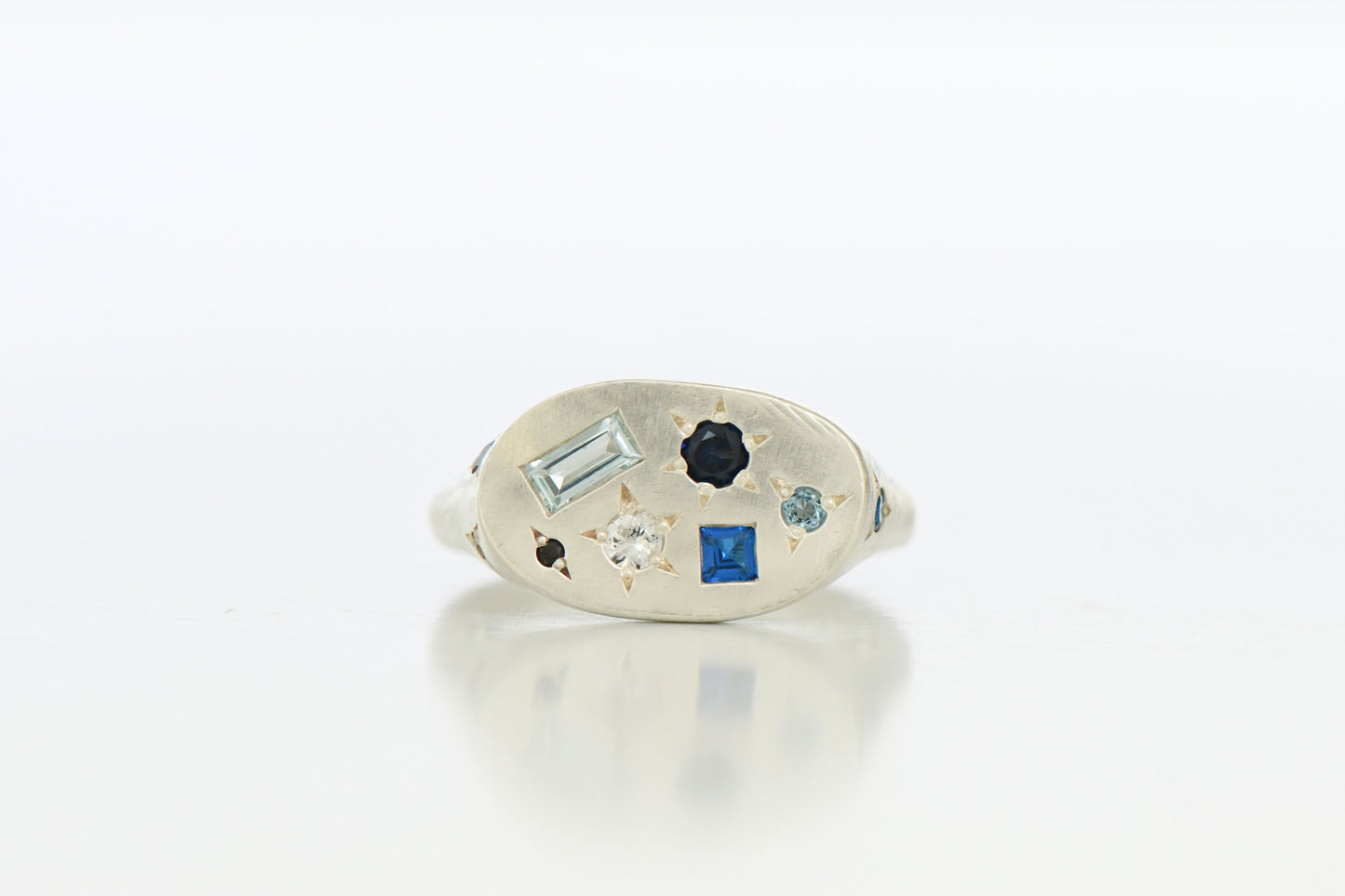 XL Oval Neapolitan Blue (R)