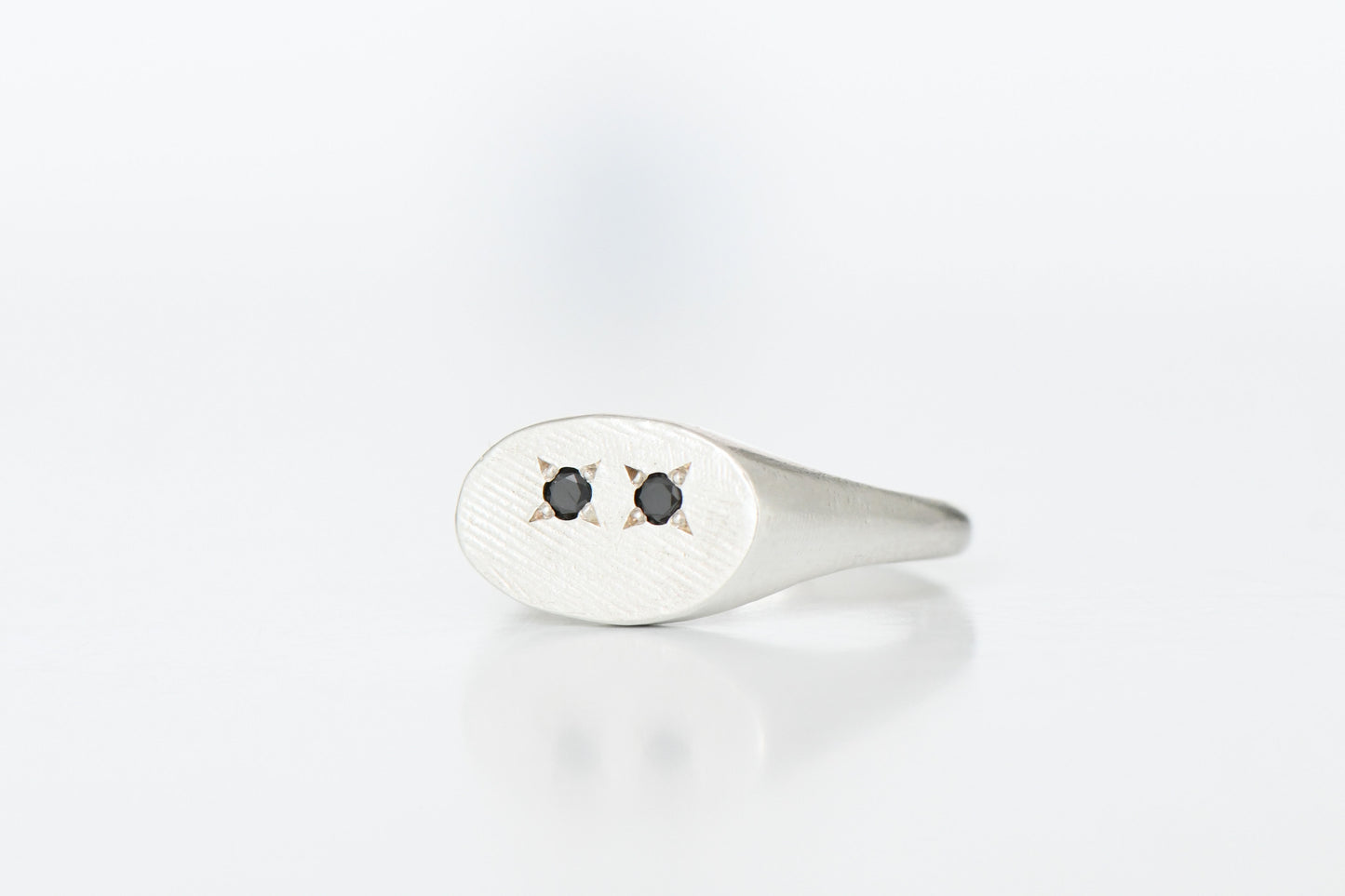 Oval Mask Ring (M)