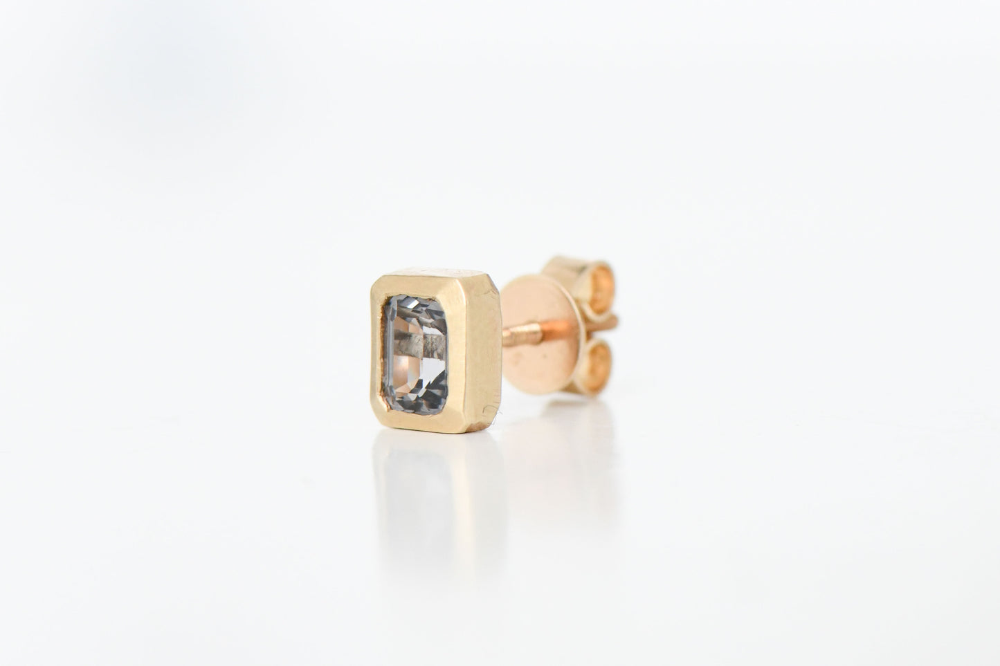 Cushion earring (single)