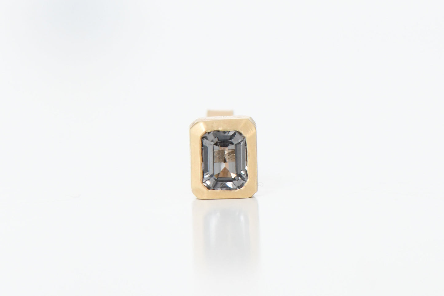 Cushion earring (single)