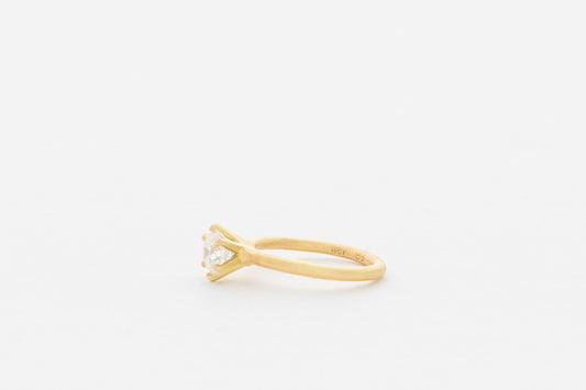 White diamond 6 Claw Ring